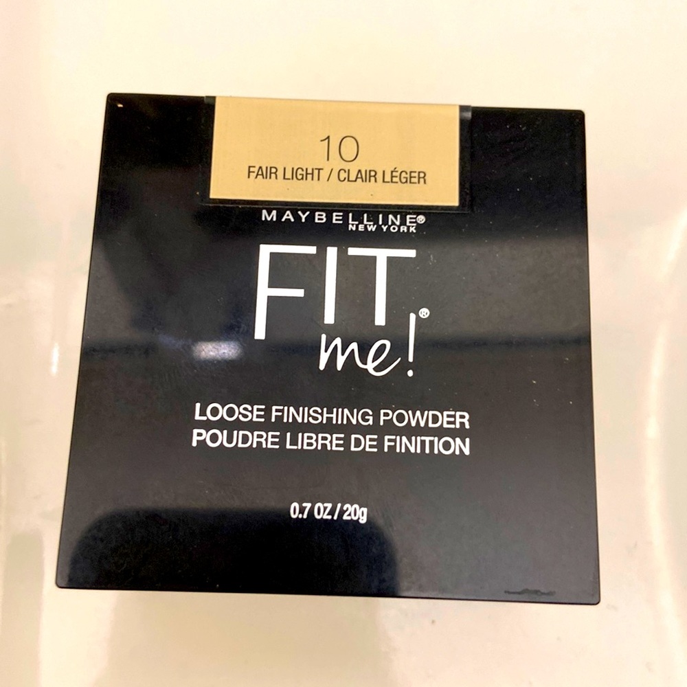 Maybelline Fit Me! Loose finishing powder in 10 Fair Light